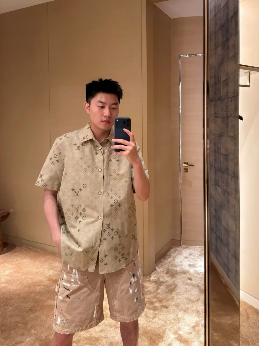Louis Vuitton/ Khaki